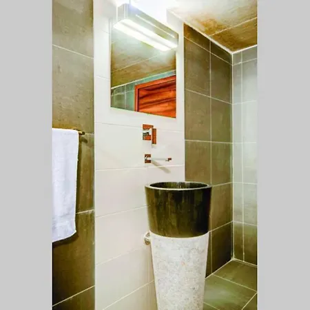 Fifty-four Edge Pool House - Gozo